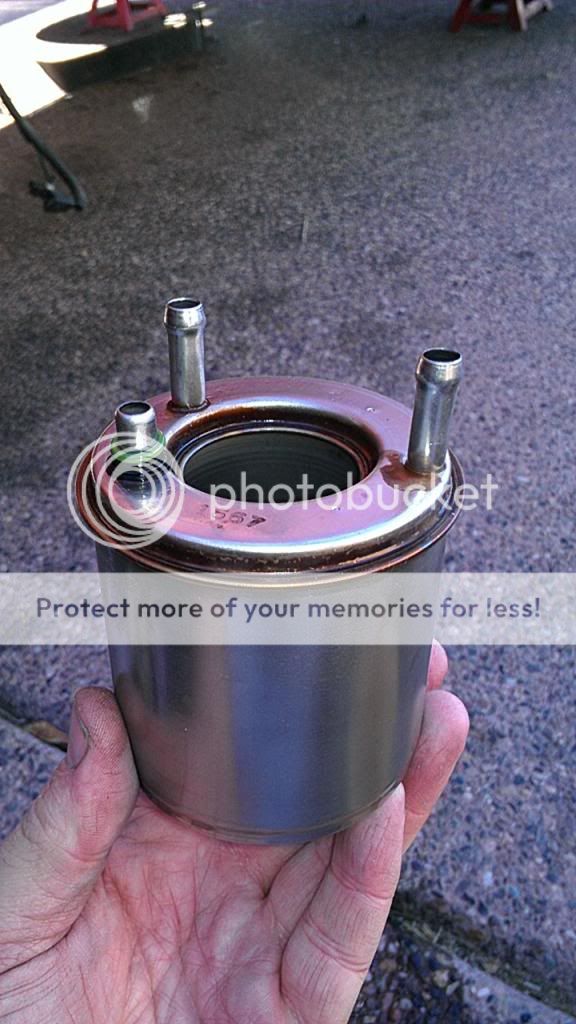 PSA - 2005 Chevy Avalanche fuel filter... 2005 chevy fuel filter location 